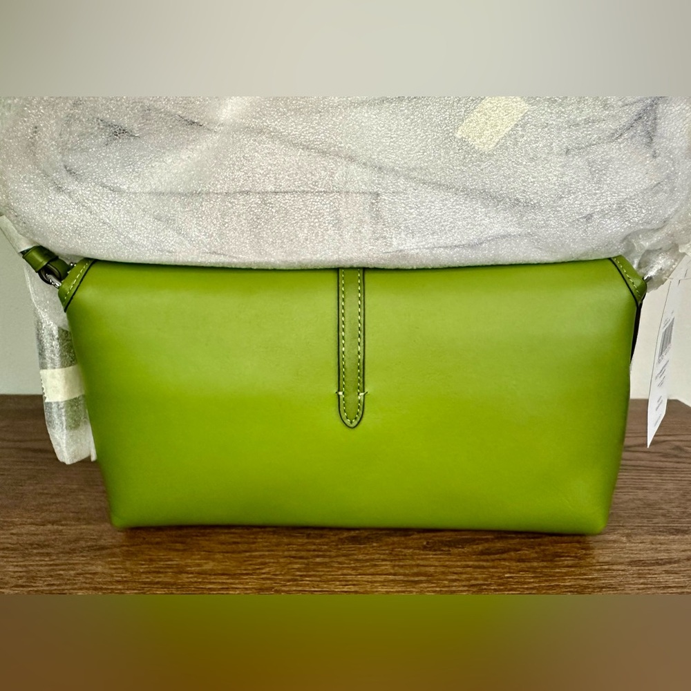 New Coach Hamptons Shoulder Bag in Dark Lime - Picture 10 of 12